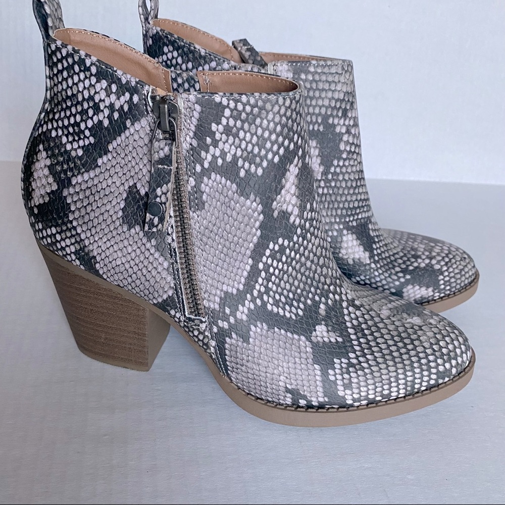 Faux Leather Double Zip Gray Snakeskin Bootie New without tag